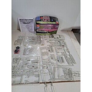 NOB AMT/Ertl 6135-1HD 1:25 Scale I962 Pontiac Calalina Custom Car Model Kit